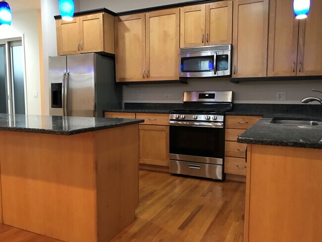 Foto del edificio - 3434 N Elston Ave