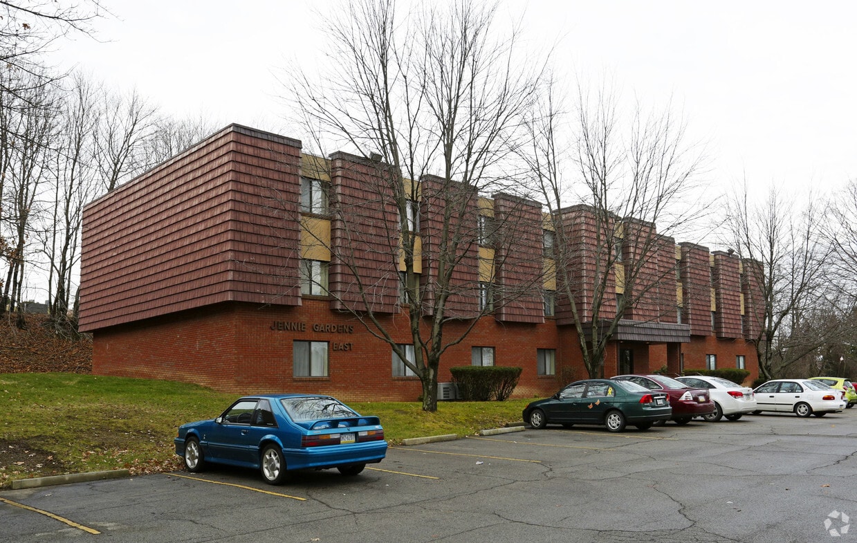 Jennie Gardens Apartments Rentals in Beaver Falls at 114 Book Ave