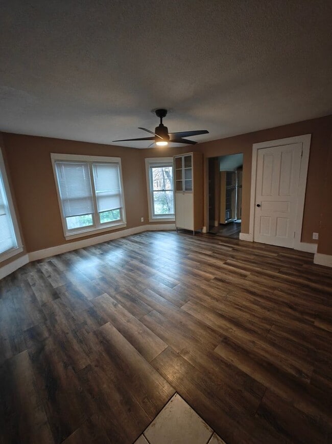 Building Photo - 218 E Rose St