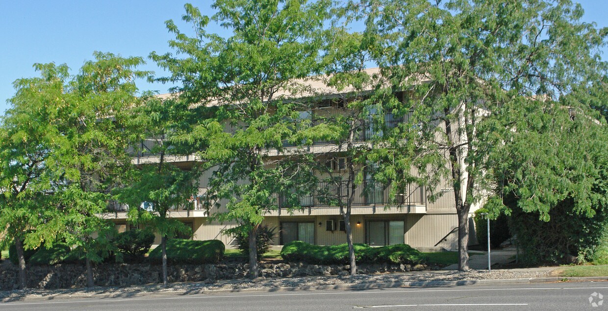 Primary Photo - 203 E Sharp Ave