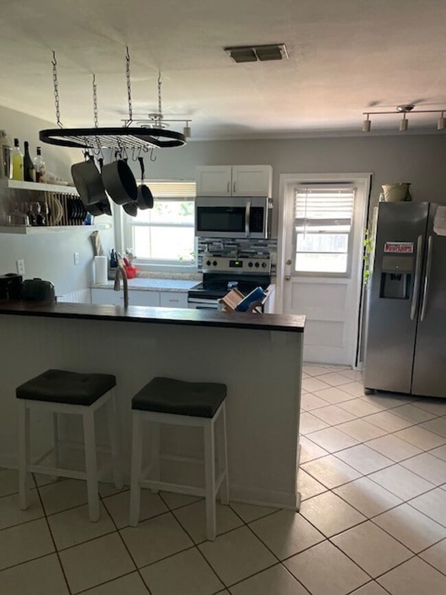 Photo - Beautiful 2-1 House