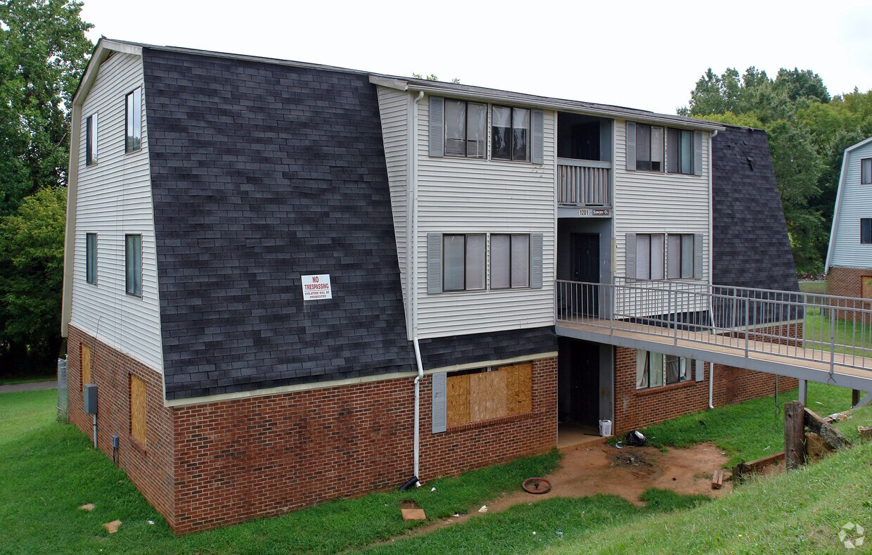 Primary Photo - 1201 Sawyer Rd