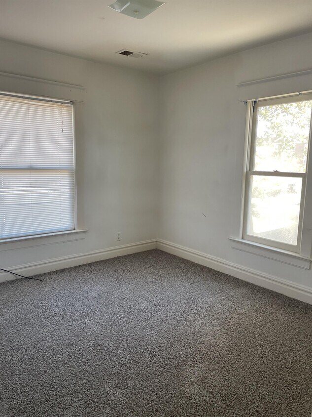 Primary Photo - 523 W Maple Ave