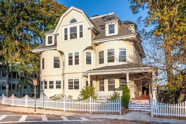 Building Photo - 384 Arborway