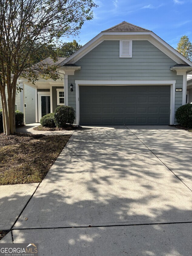 Foto principal - 381 Sandy Springs Dr