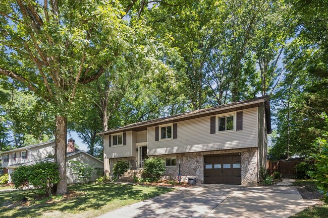 Building Photo - Gorgeous Single Family Home!