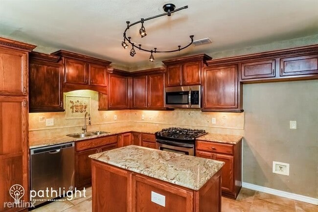 Building Photo - 3 br, 2.5 bath House - 6026 Elk Valley UNIT
