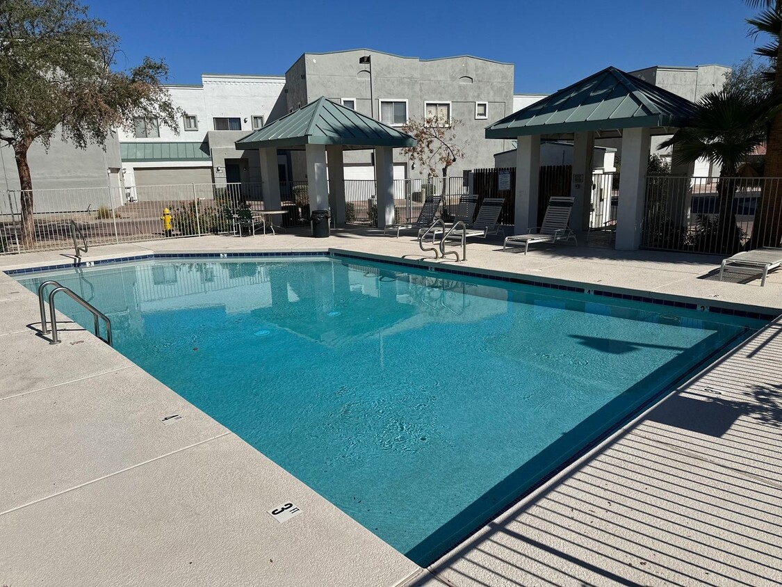 Foto principal - 2 bed/2 bath townhome in TEMPE!