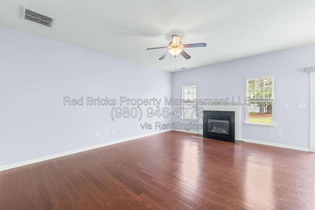 Building Photo - 14054 Singleleaf Lane