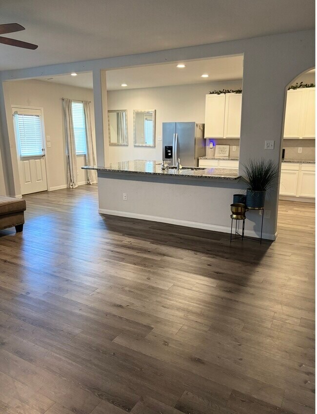 Foto del edificio - 17607 Desmond St