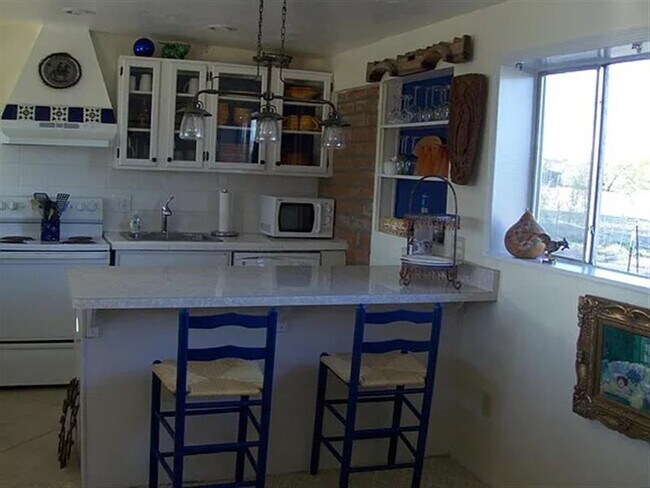 Building Photo - family home