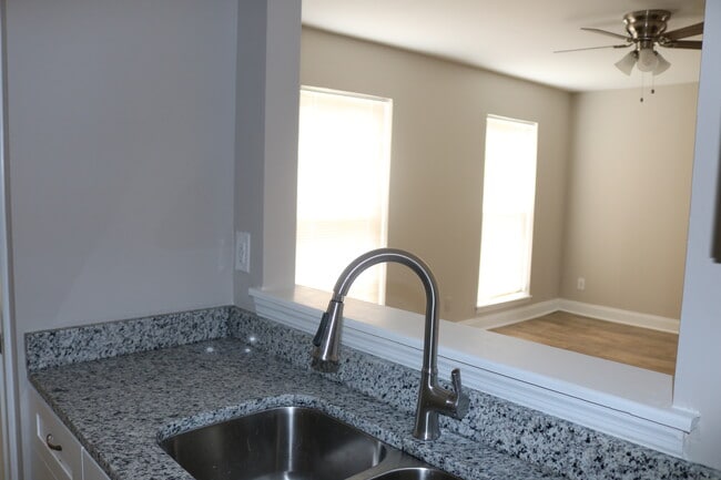 Building Photo - 114 Westscott Dr