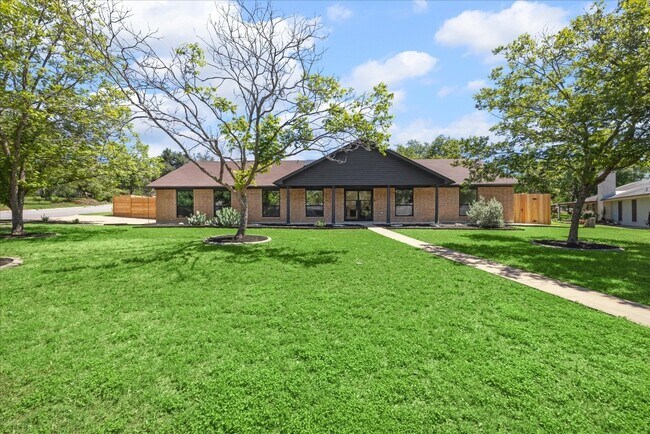 Building Photo - 7130 Scenic Brook Dr