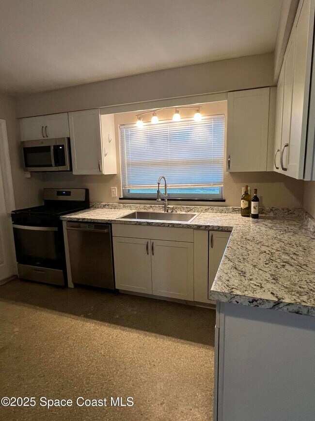 Building Photo - 976 Brewster Ln