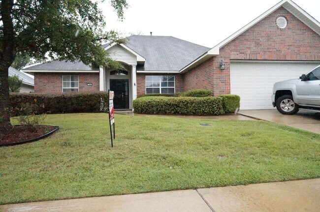 Building Photo - 3/2 2059 sf. 144 Clear brooke in gated Riv...