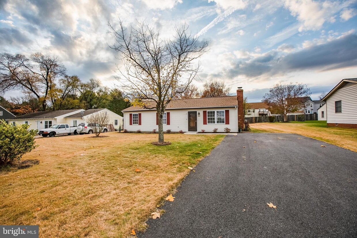 Primary Photo - 907 Eastern View Dr