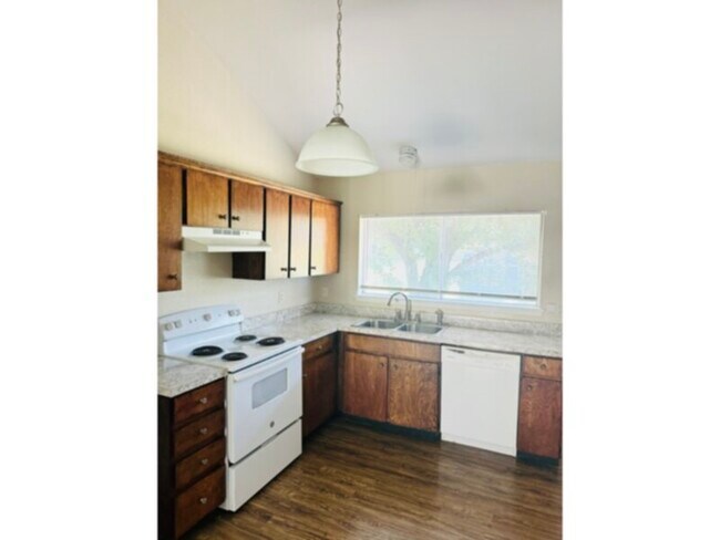 Building Photo - 3 BEDROOM IN MESQUITE**** SKYLINE SUBDIVIS...