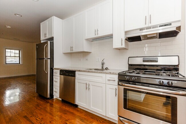 Building Photo - 4651 N Wolcott Ave