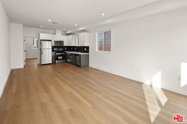 Building Photo - 1733 S New Hampshire Ave