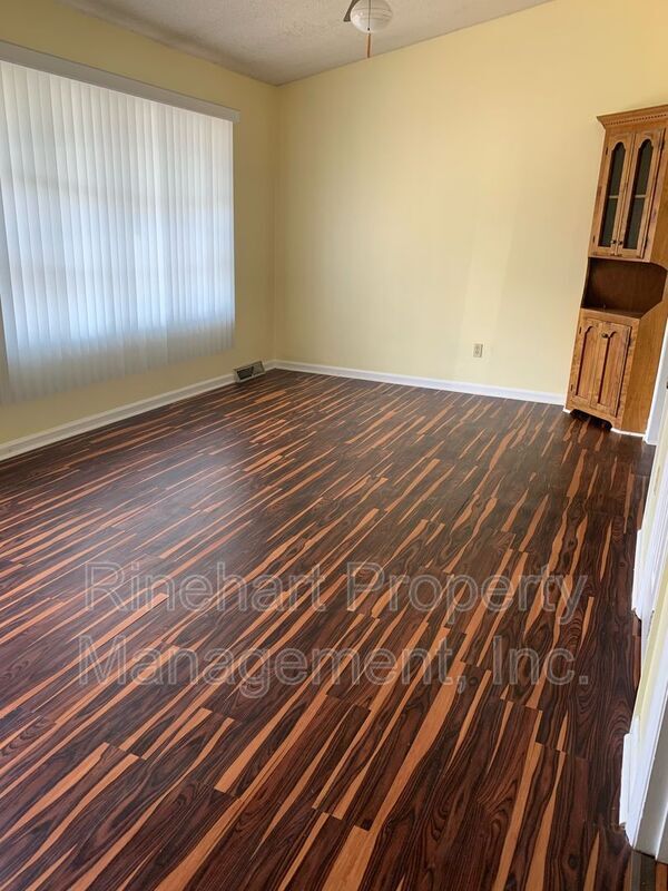 Building Photo - 446 Willowspring Ln
