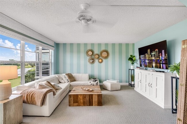 Foto del edificio - 808 Cypress Blvd