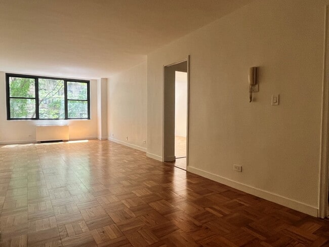 Foto del edificio - 333 E 49th St