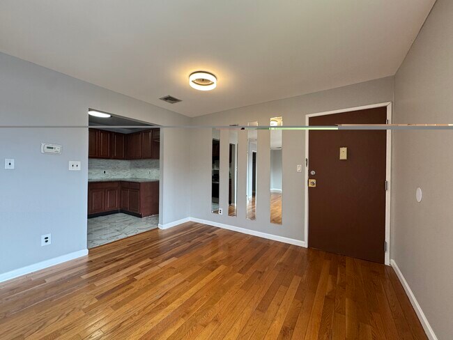 Comedor - 192 Burnett Ave