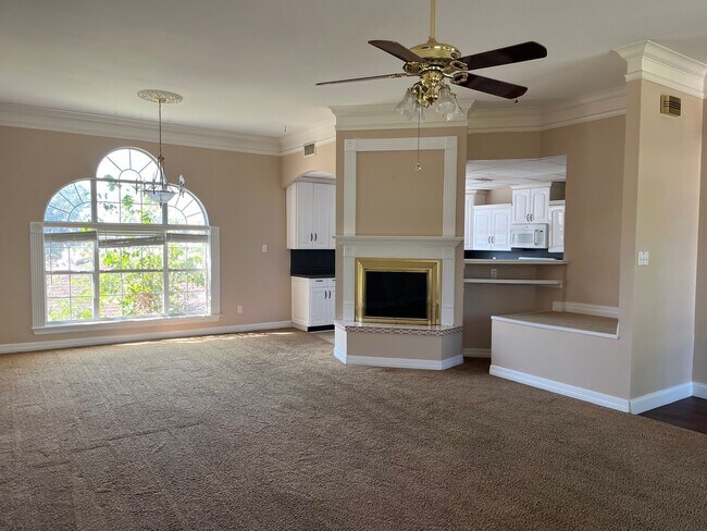 Foto del edificio - TIMBER COVE TOWNHOMES - Upstairs Unit - 1 ...