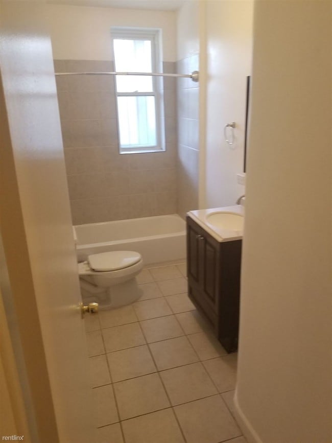 Building Photo - 2 br, 1 bath Apartment - 205 E 42nd St