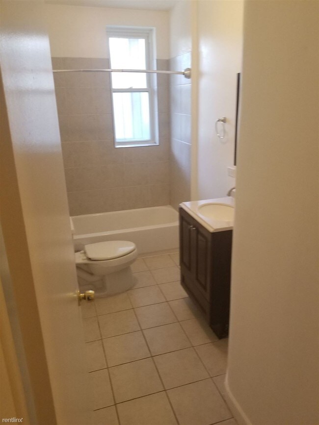 Foto del edificio - 2 br, 1 bath Apartment - 205 E 42nd St