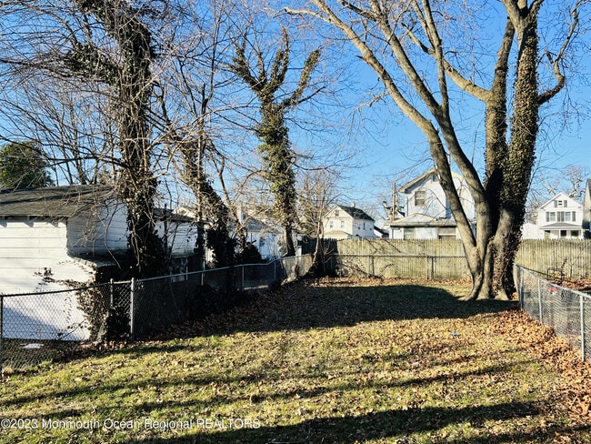 Foto del edificio - 1215 1/2 Monroe Ave
