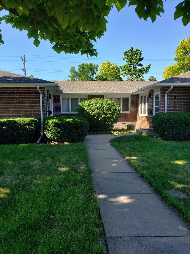 813 Grande Ave, North Platte, NE 69101 Townhome Rentals in North