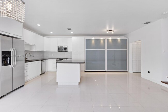 Building Photo - 924 Doveplum Ct