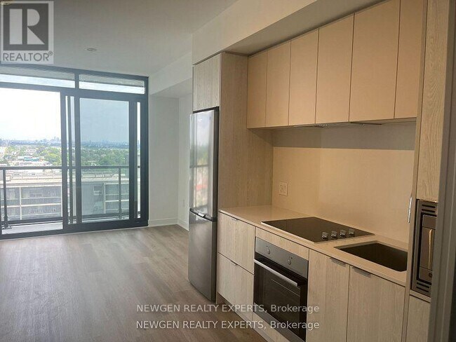 Building Photo - 86 Dundas St E