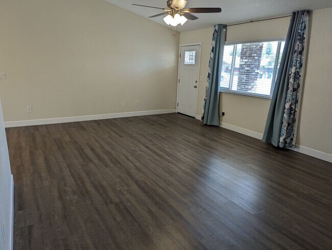 Foto del edificio - Fully Remodeled 3 Bedroom 2 Bath Home