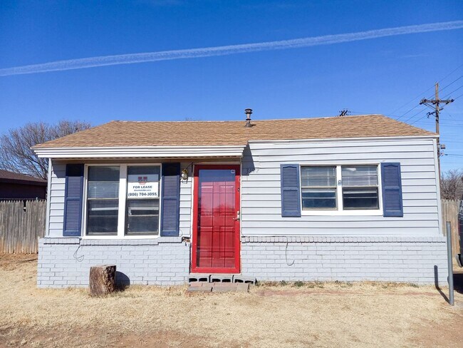 Building Photo - $0 First Month's Rent / $0 Deposit at Move-in