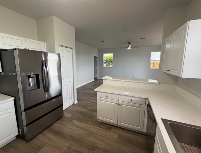 Building Photo - 2479 NE 4th St