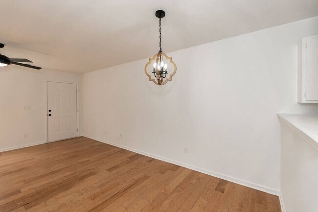 Building Photo - Amazing home 10 minutes to Downtown Raleigh