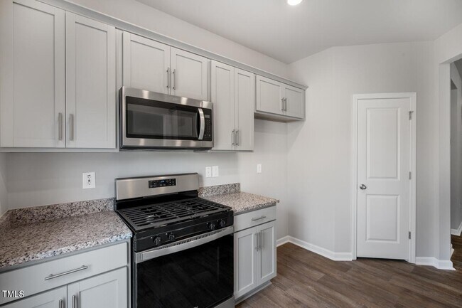 Foto del edificio - 3 Bedroom Townhome with Garage for Rent