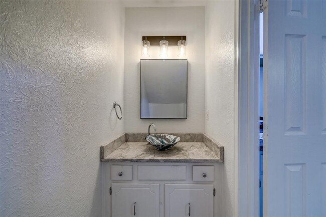 Building Photo - 2513 Bering Dr