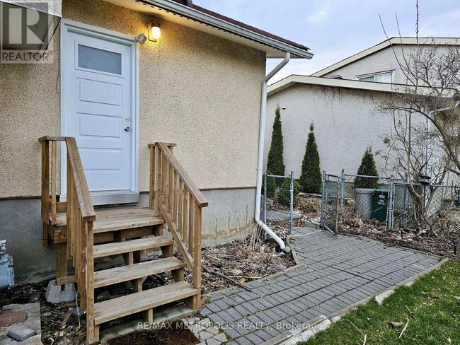 Building Photo - 7 Medhurst Dr