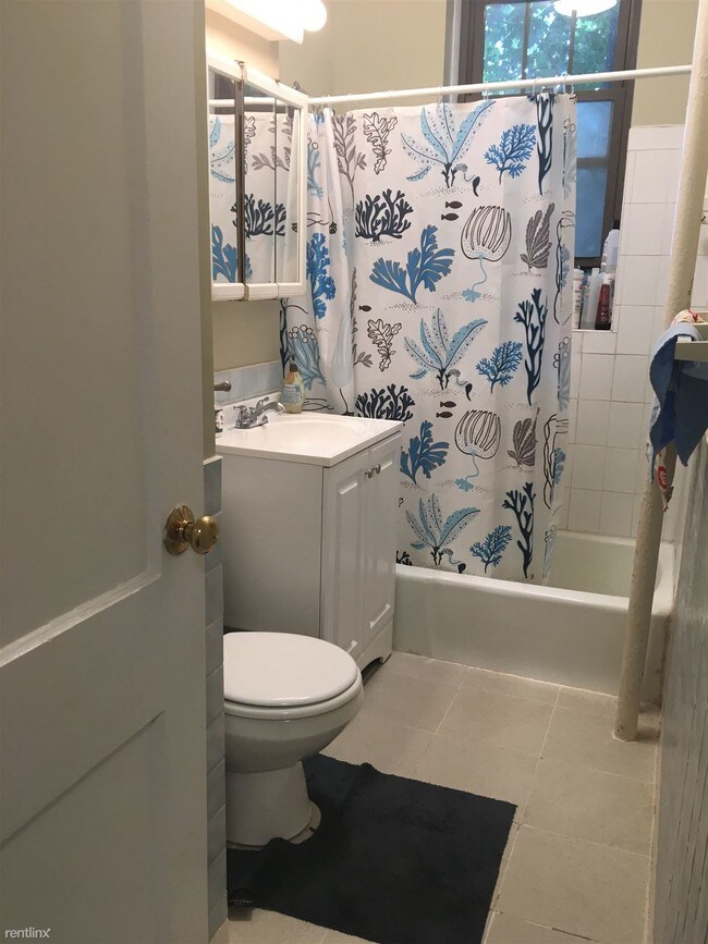 Building Photo - 153 Strathmore Rd