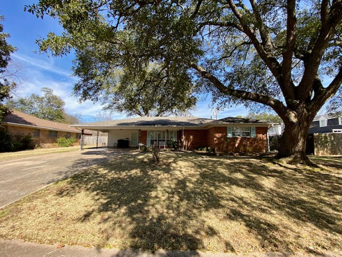 Foto principal - 3 Bedroom 3 Bath Home in Shreve City Neigh...