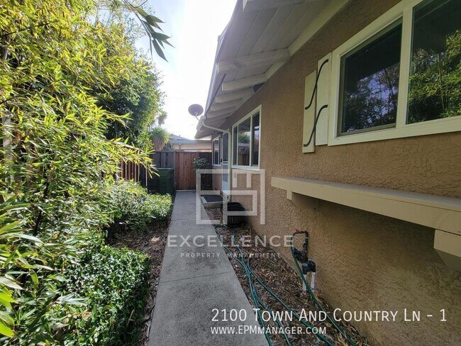 Foto del edificio - 2100 Town and Country Ln