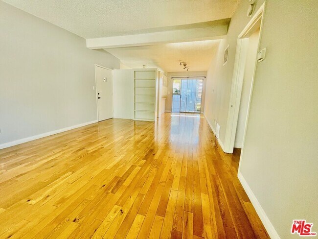 Foto del edificio - 941 N San Vicente Blvd