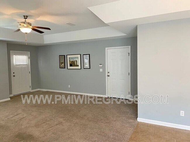 Foto del edificio - 214 Winterberry Way