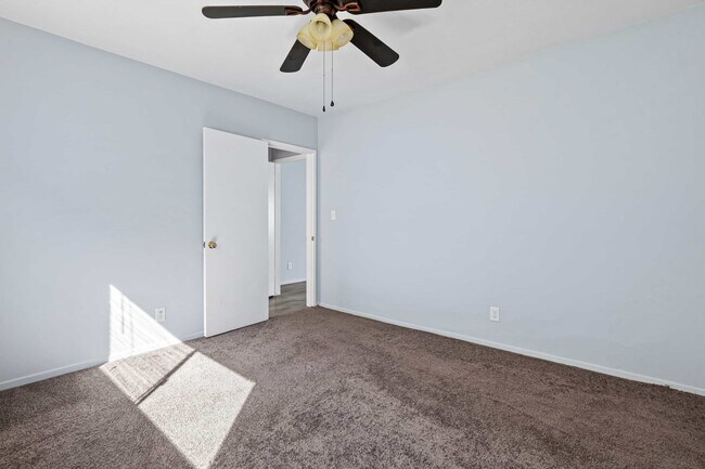 Foto del edificio - 530 E. Harvard Rd.