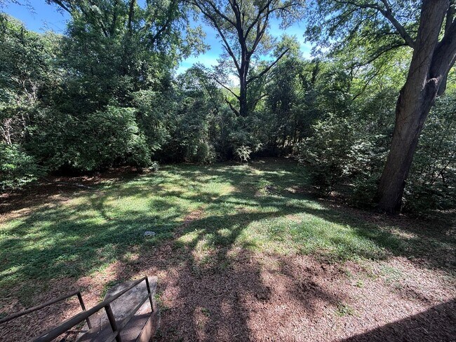 Building Photo - ** 3 bed 2 bath located in Forrest Hills ** Call 334-366-9198 to schedule a self showing ½ off th...