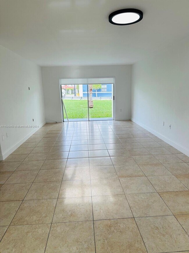 Foto del edificio - 7304 SW 82nd St