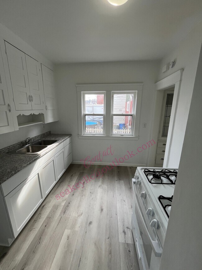 Cocina - 3191 W 116th St
